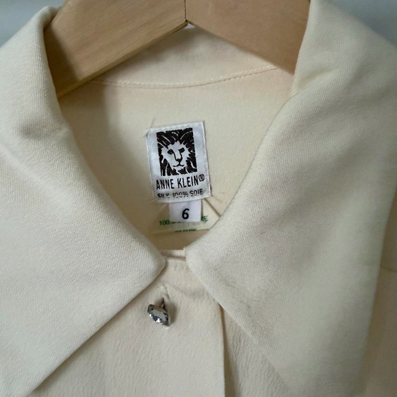 100% Silk Vintage Anne Klein cream blouse - Picture 5 of 6